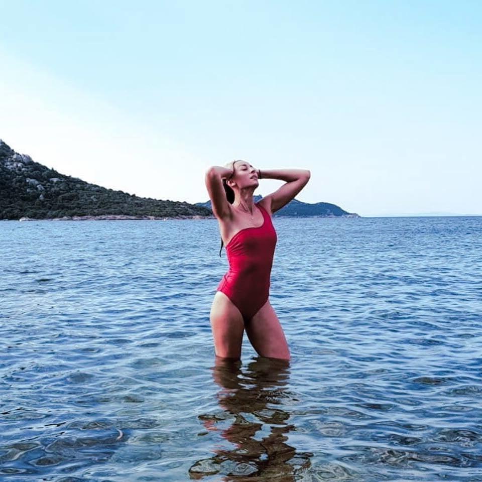 25P There Is Nothing Sexier Than A Woman In A Swimsuit 17