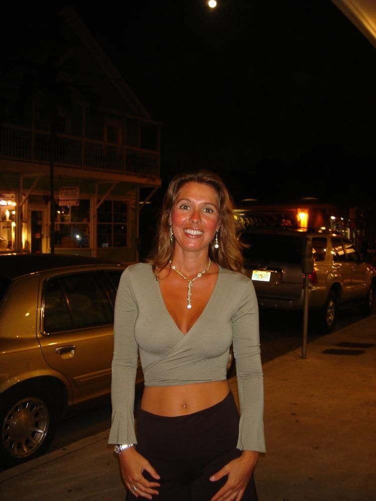 25P Women Need Exposure 807 - Vintage Busty Wife