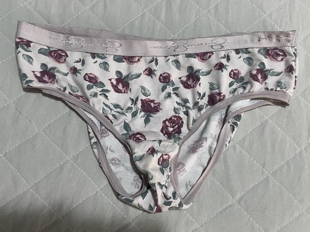 25P Her Dirty Panties