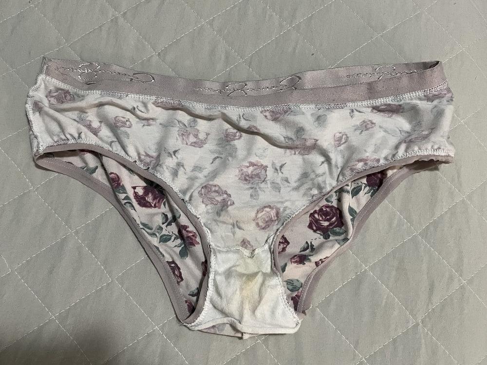 25P Her Dirty Panties