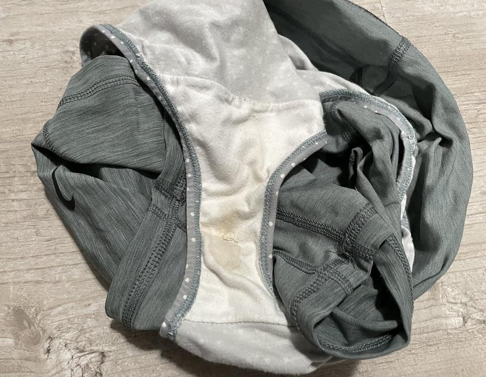 25P Her Dirty Panties