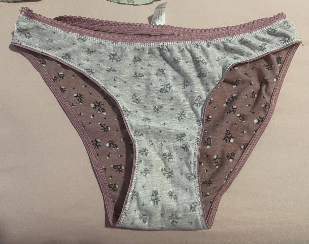 25P Her Dirty Panties