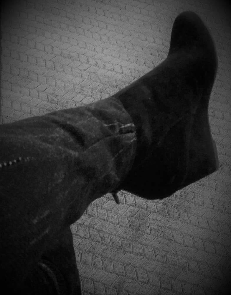12P Dirty Dawns Sleek Legs and Feet.
