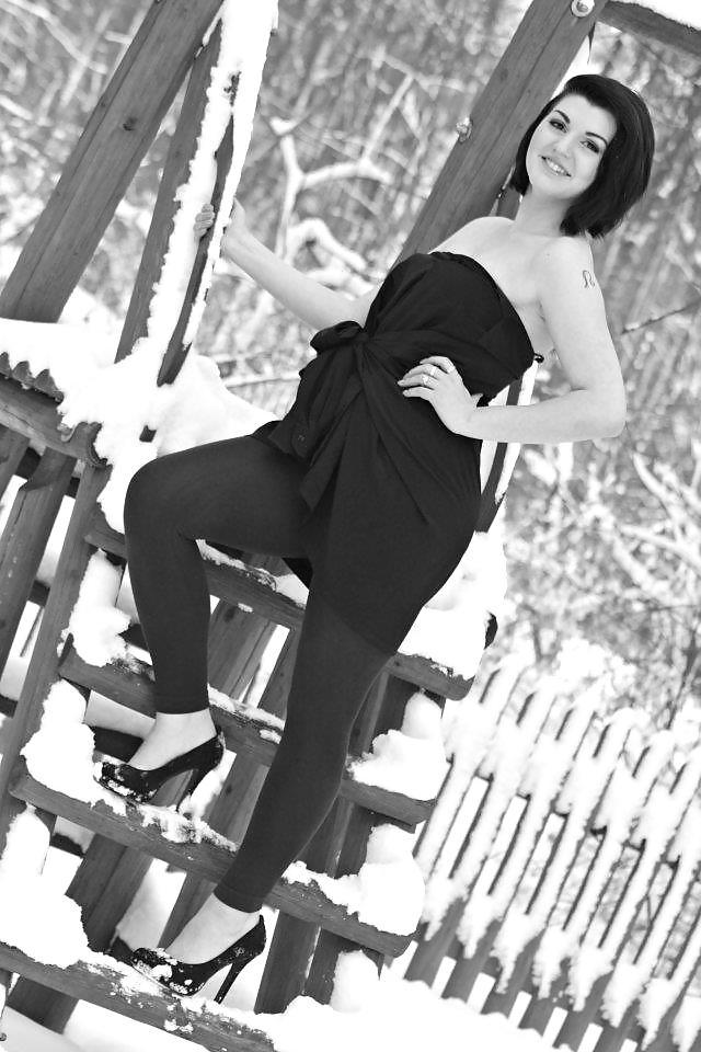 7P VERY hot sexy busty photos outdoor photoshoot tight dress