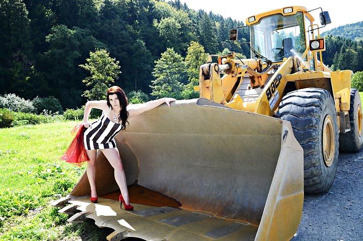 7P VERY hot sexy busty photos outdoor photoshoot tight dress
