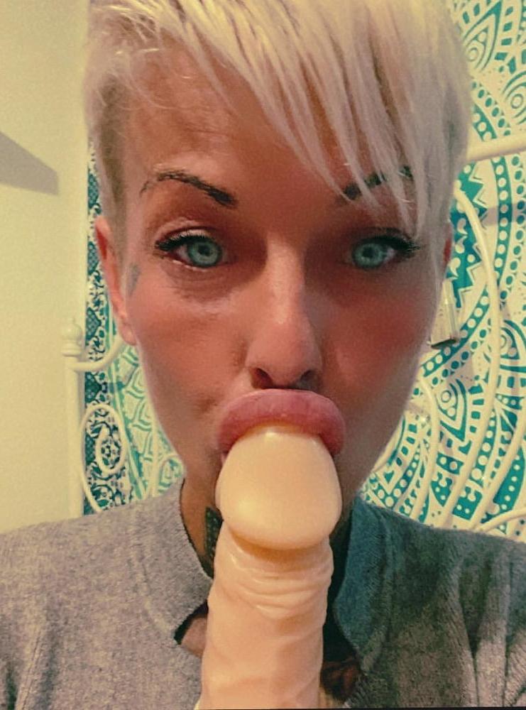9P Vicky Hundt - Dildo Boutique