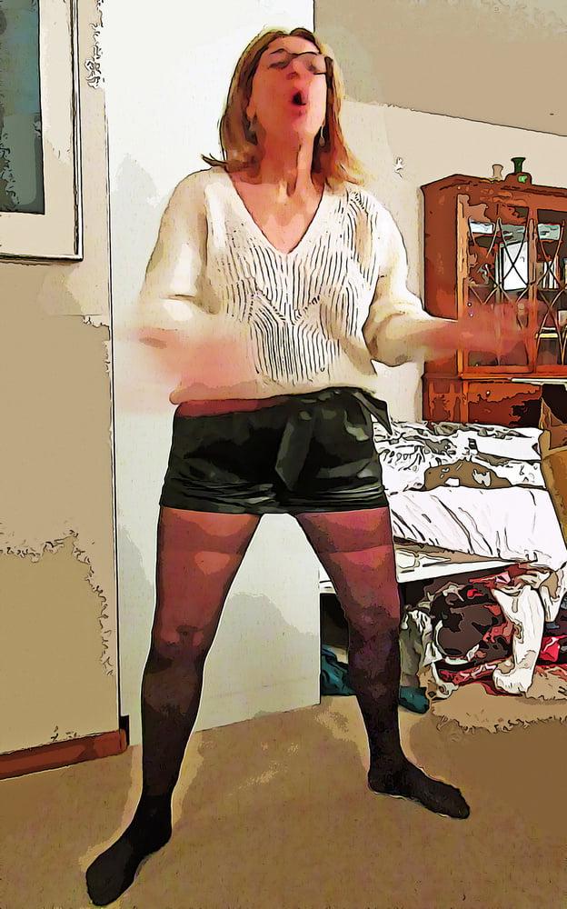 25P Wife's pantyhose of New Years eve