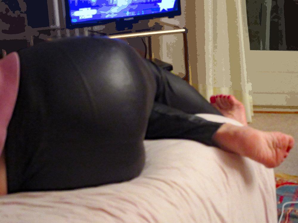 25P Wife's pantyhose of New Years eve