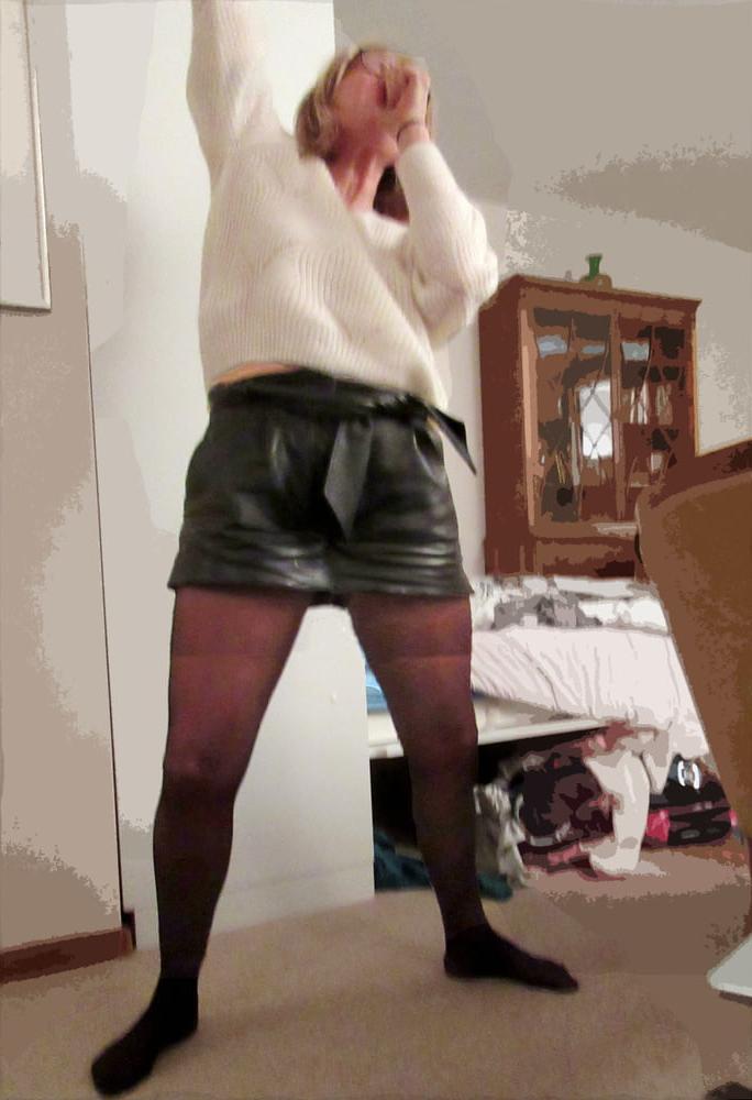 25P Wife's pantyhose of New Years eve