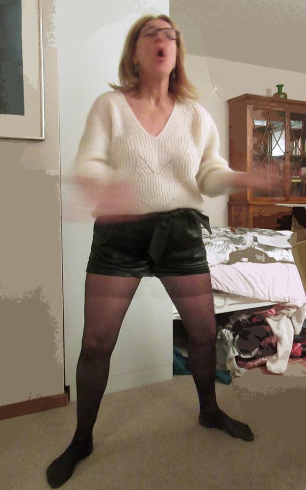 25P Wife's pantyhose of New Years eve