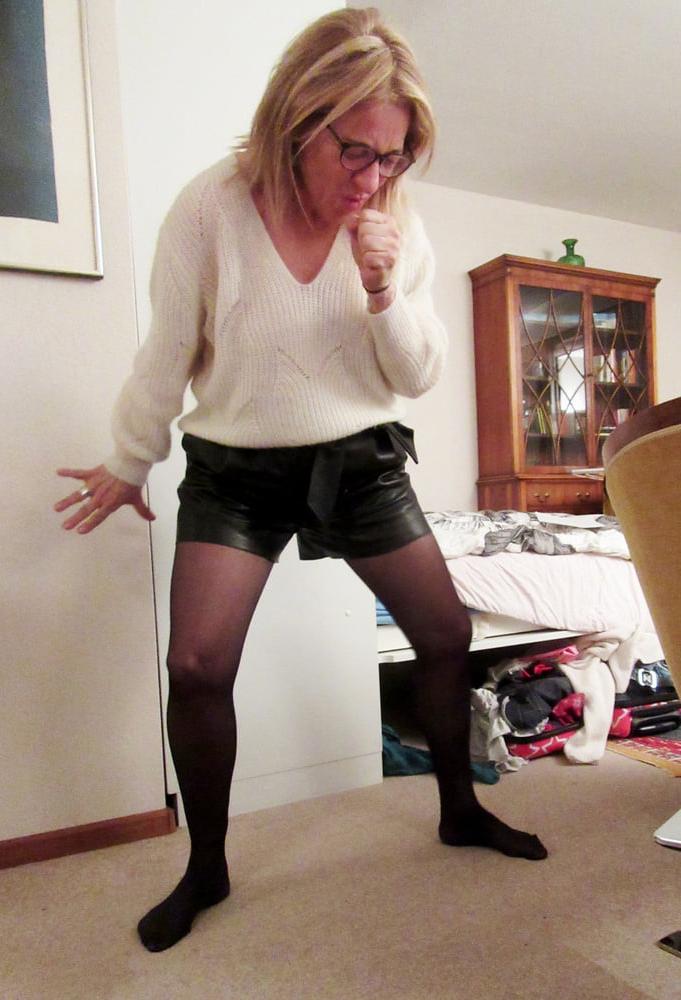 25P Wife's pantyhose of New Years eve