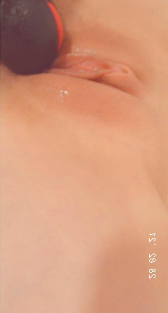 16P Teen Pussy -19y  Small French Lips sweet Ass &amp; WET