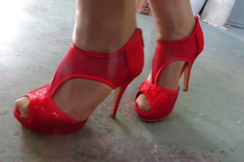 25P pantyhose and red pumps of my wife size 39, squeezed into