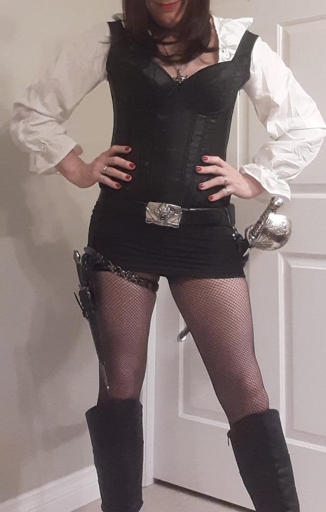 8P Pirate costume