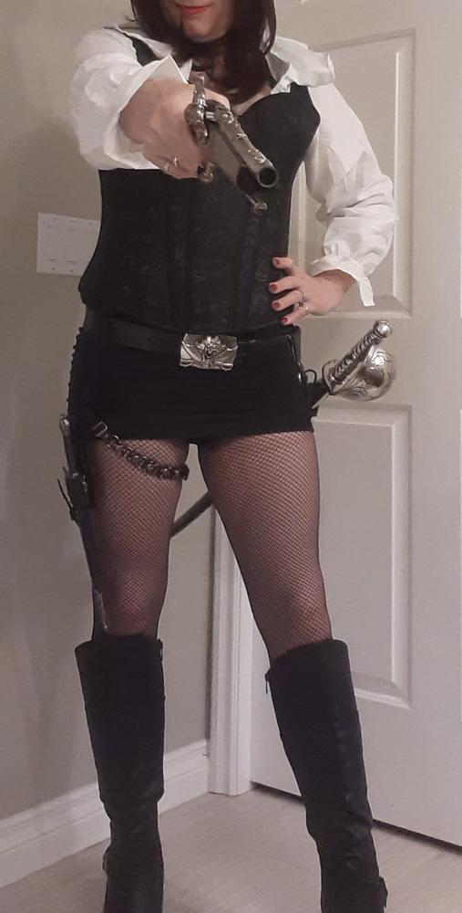 8P Pirate costume