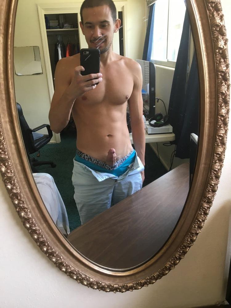 11P Selfie Hot Guy Big Dick