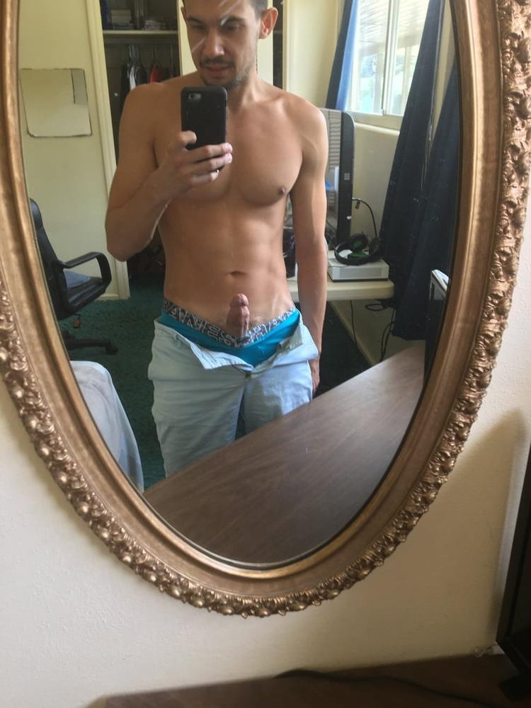 11P Selfie Hot Guy Big Dick