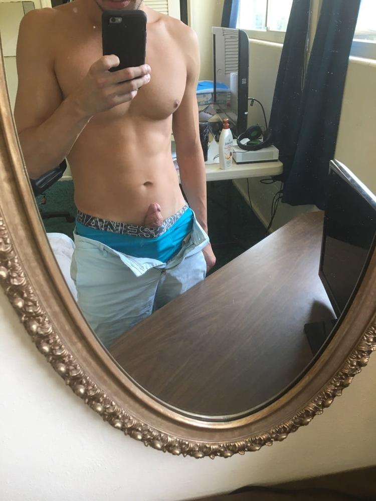11P Selfie Hot Guy Big Dick