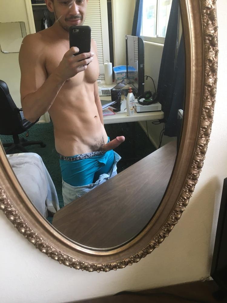 11P Selfie Hot Guy Big Dick