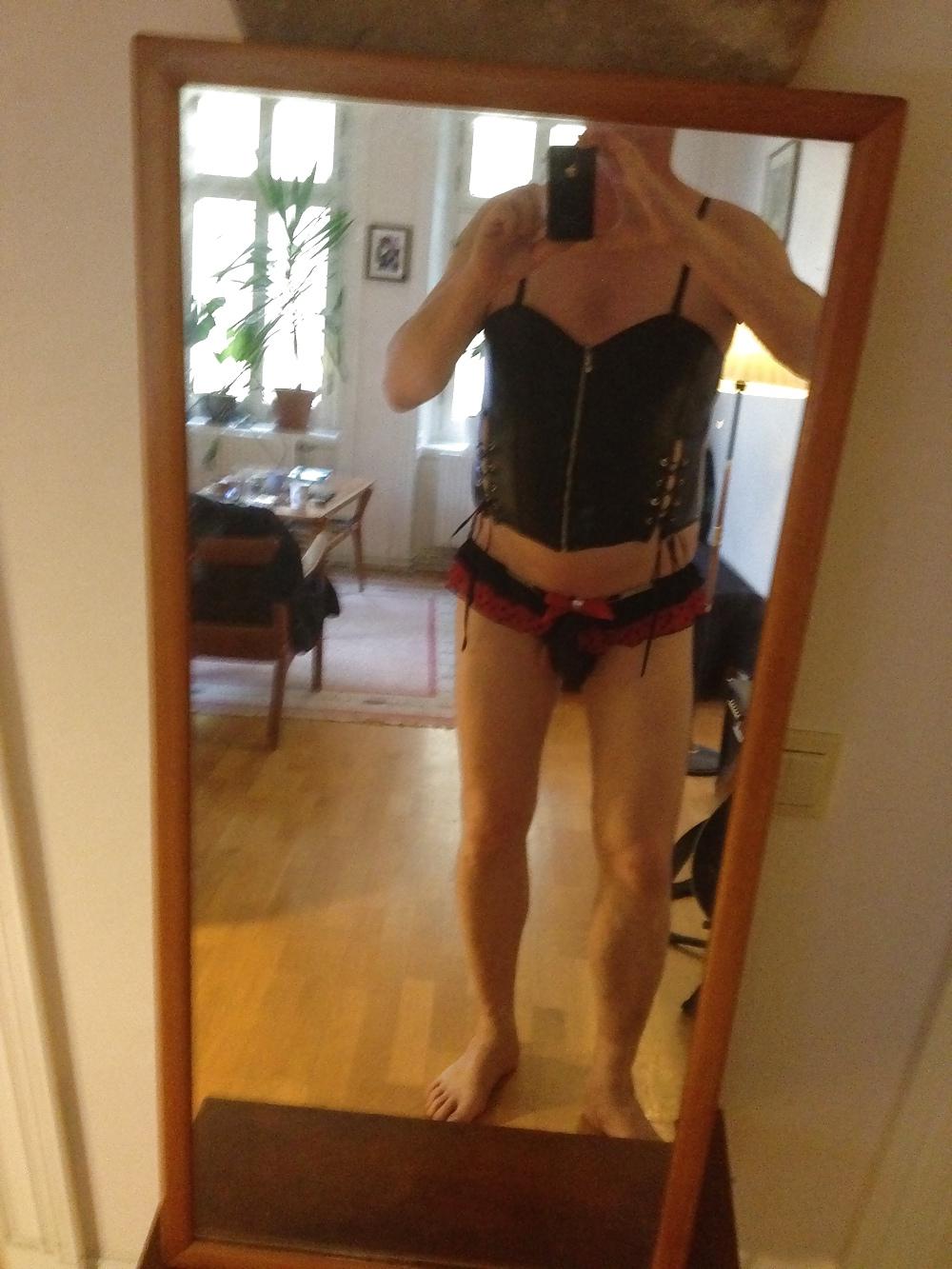10P CD in leather corset