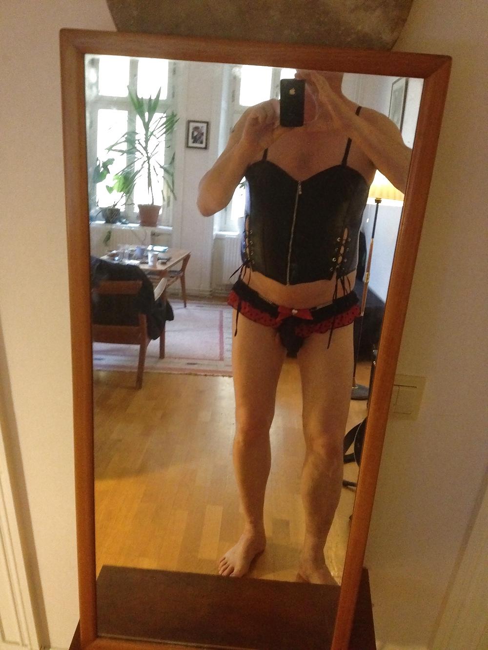 10P CD in leather corset
