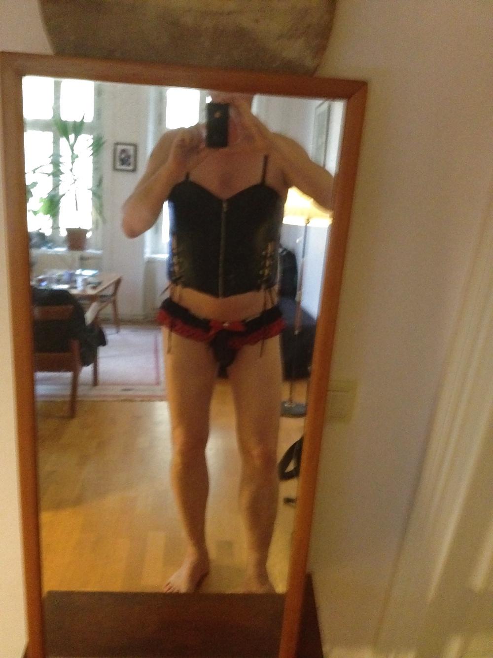 10P CD in leather corset