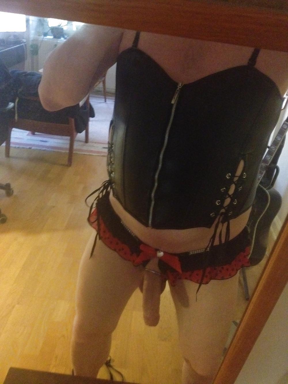 10P CD in leather corset