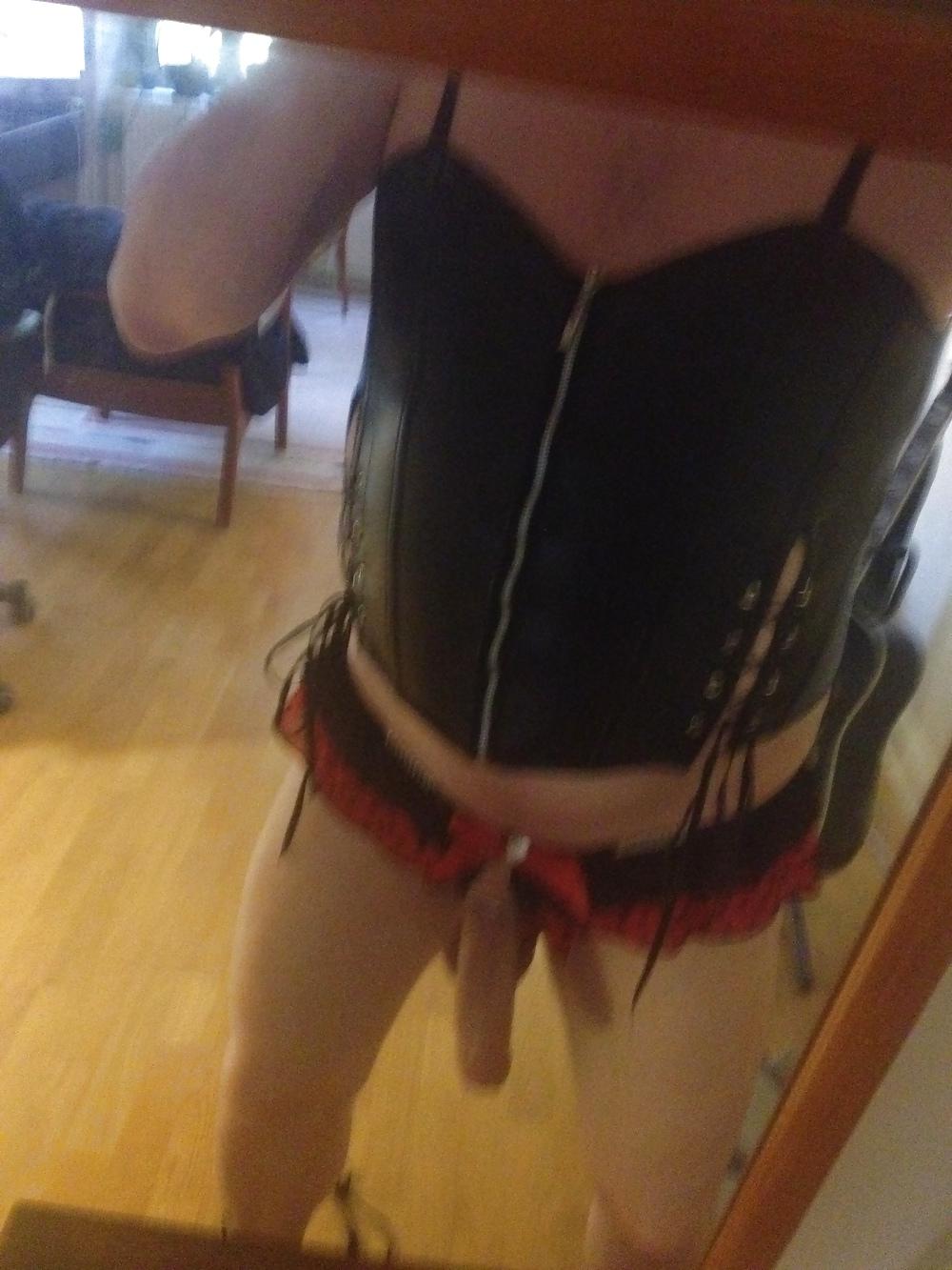 10P CD in leather corset