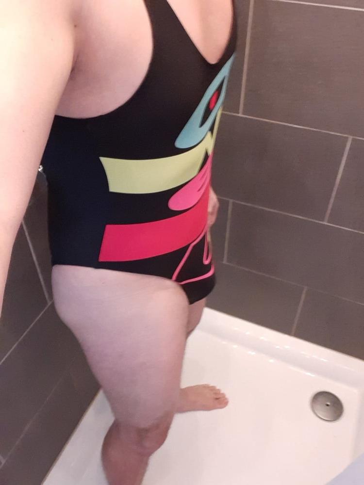 5P O'Neill Swimsuit and Dildo in Shower