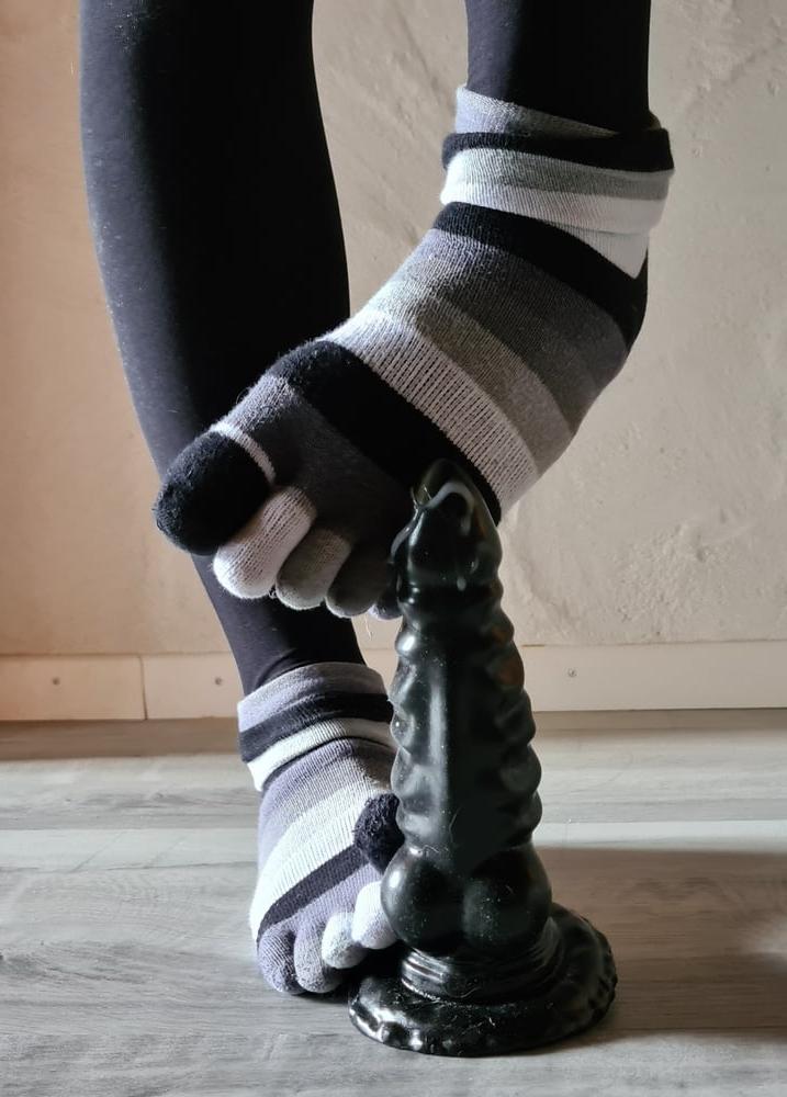 16P Rub Me #2 - Ft. DragonD and Toe Socks