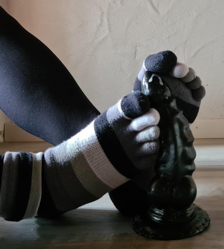 16P Rub Me #2 - Ft. DragonD and Toe Socks