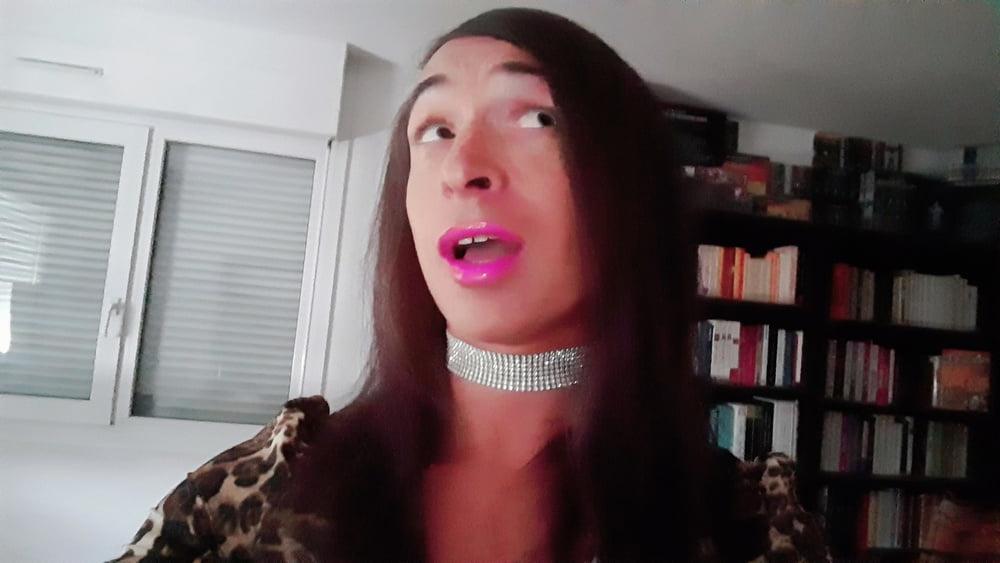 25P Sissy Tygra in leopard dress on 2019 octobre.