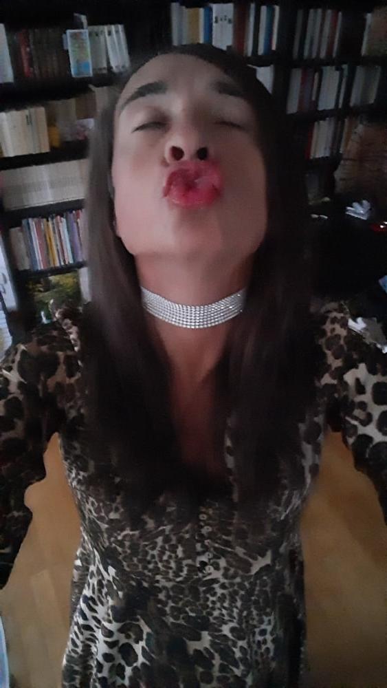 25P Sissy Tygra in leopard dress on 2019 octobre.