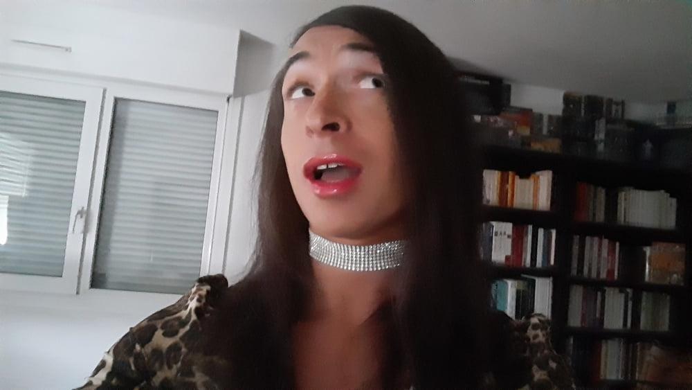 25P Sissy Tygra in leopard dress on 2019 octobre.