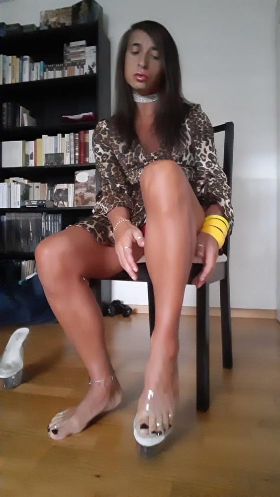 25P Sissy Tygra in leopard dress on 2019 octobre.