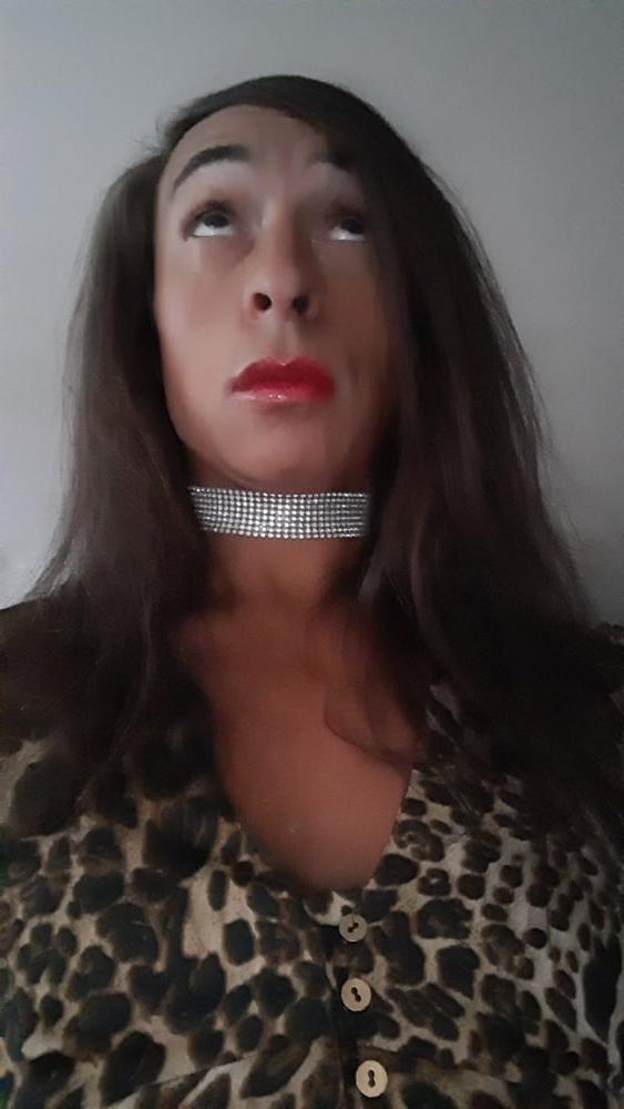 25P Sissy Tygra in leopard dress on 2019 octobre.
