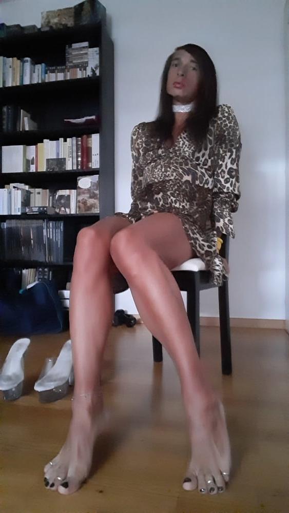25P Sissy Tygra in leopard dress on 2019 octobre.