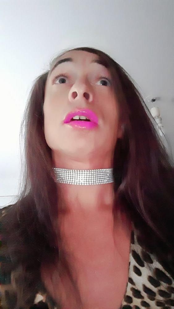 25P Sissy Tygra in leopard dress on 2019 octobre.
