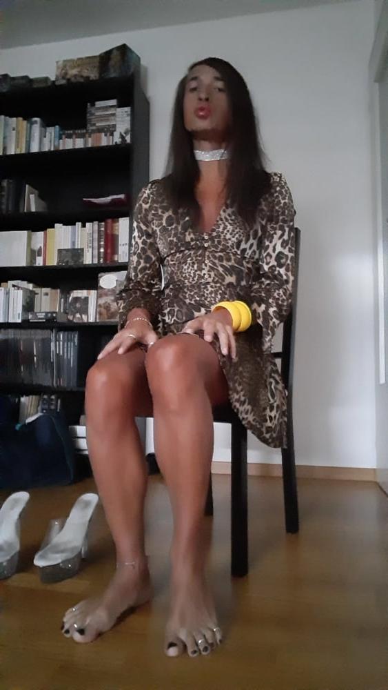 25P Sissy Tygra in leopard dress on 2019 octobre.
