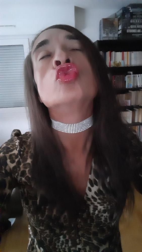 25P Sissy Tygra in leopard dress on 2019 octobre.
