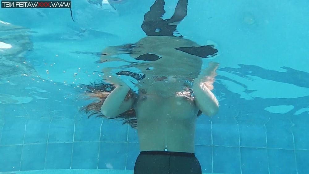25P Diana Kalgotkina Pt.2 UnderWaterShow with Dildo