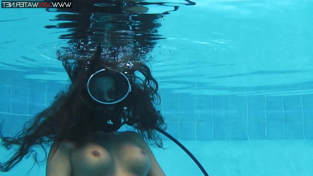 25P Diana Kalgotkina Pt.2 UnderWaterShow with Dildo