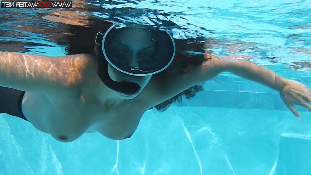 25P Diana Kalgotkina Pt.2 UnderWaterShow with Dildo