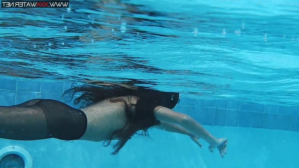 25P Diana Kalgotkina Pt.2 UnderWaterShow with Dildo