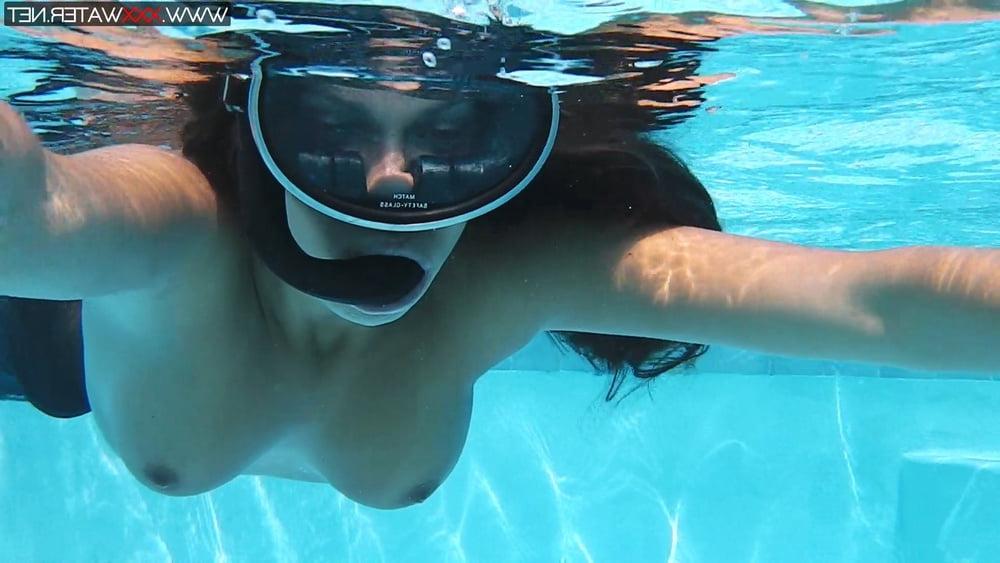 25P Diana Kalgotkina Pt.2 UnderWaterShow with Dildo