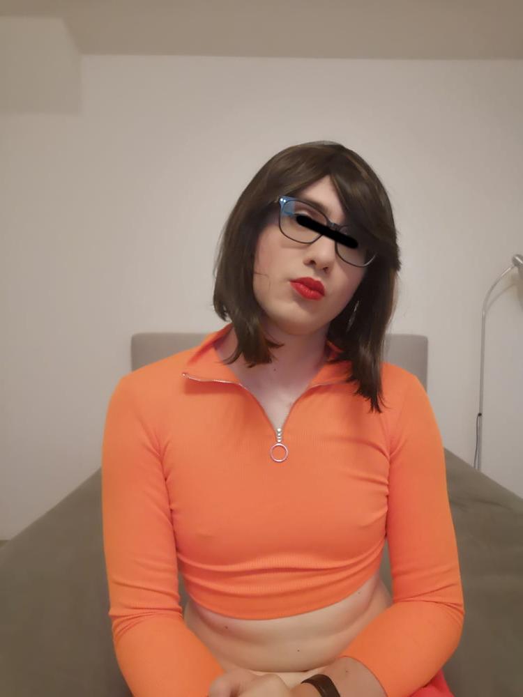 25P Velma Cosplay