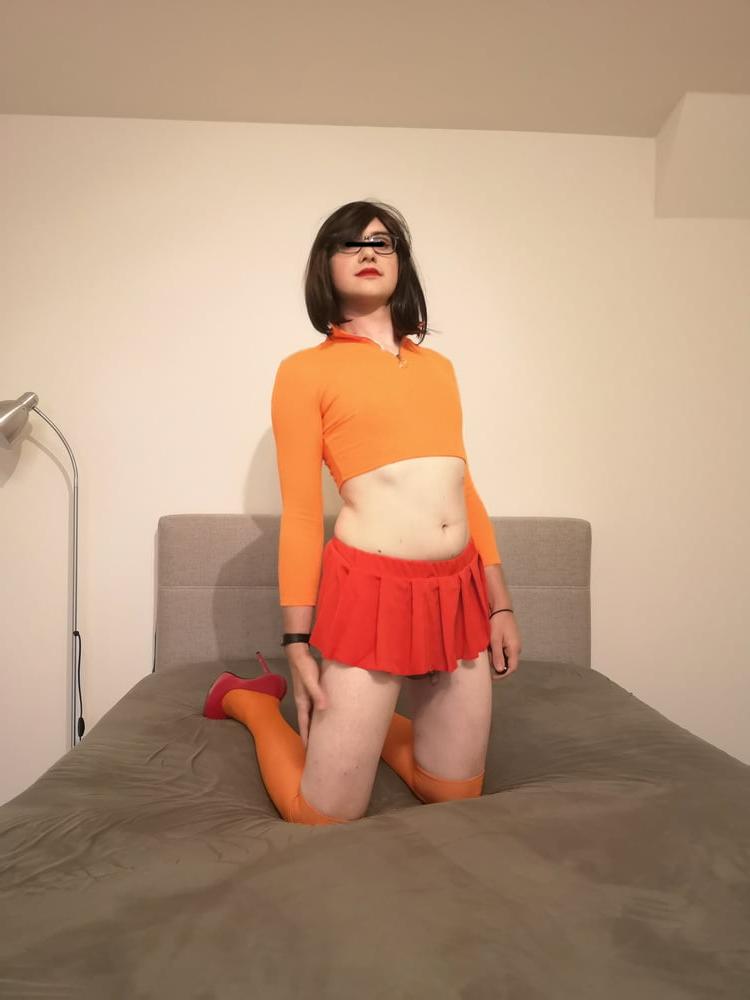 25P Velma Cosplay