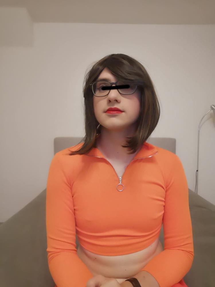 25P Velma Cosplay