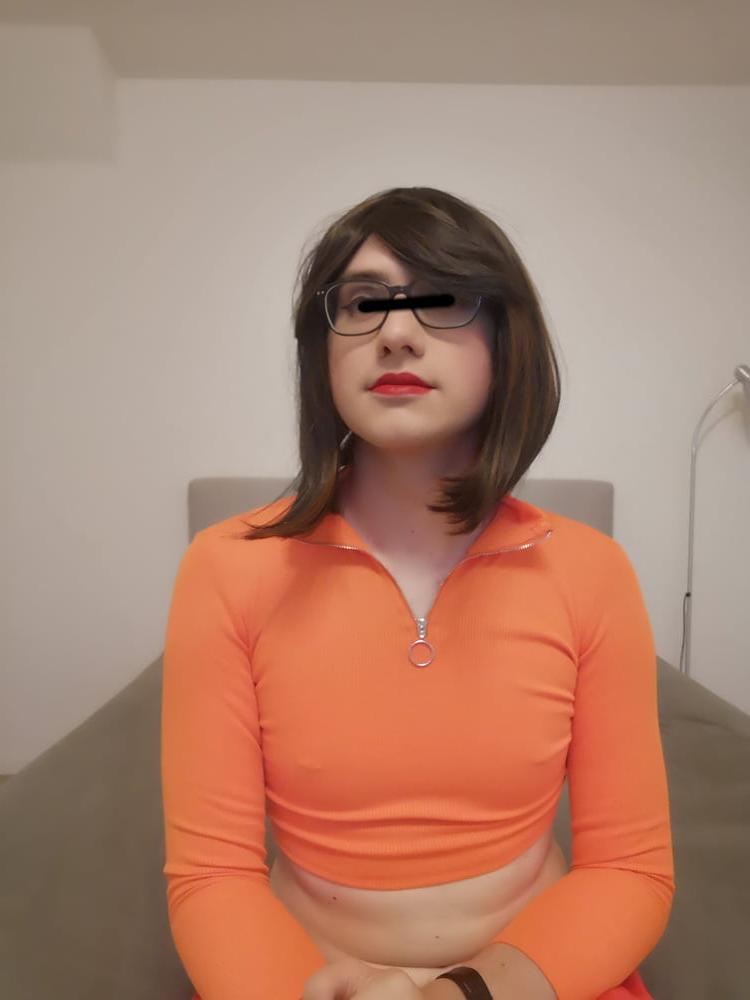 25P Velma Cosplay