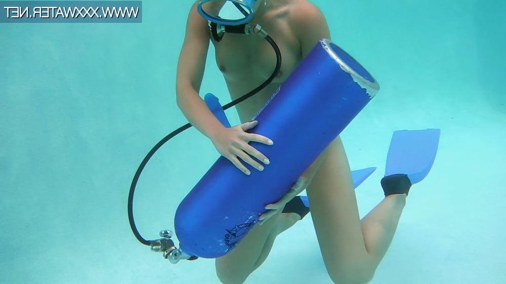 25P Minnie Manga 1 Blue Dildo UnderWaterShow